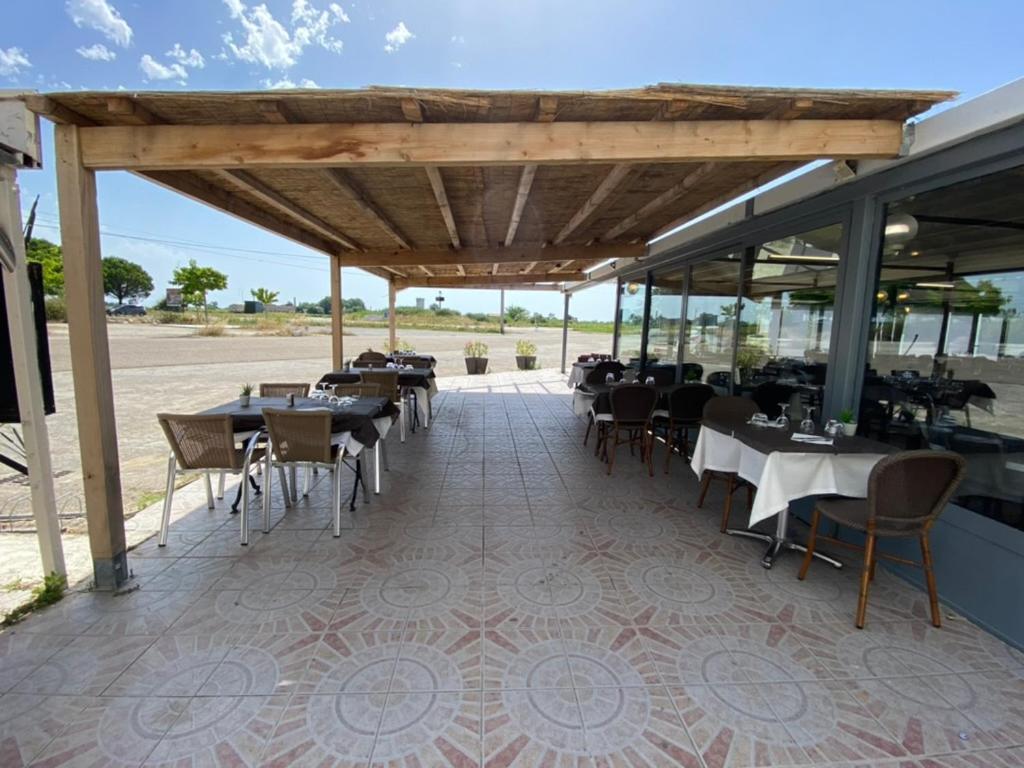 Hotel Restaurant La Ceinture Vauvert Exterior foto